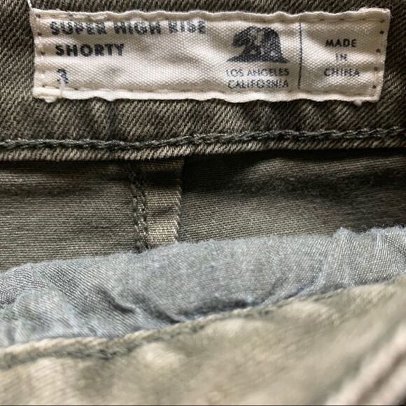 Bullhead Super High Rise green khaki shorts size 3 (F1) - Picture 5 of 6